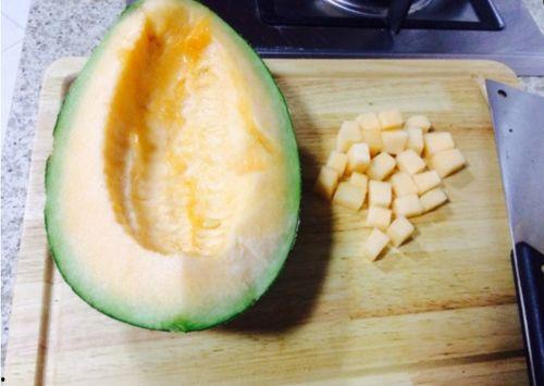 吃哈密瓜胸,揭秘天然丰胸的秘密