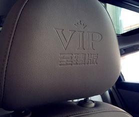 车内吃瓜拍照,记录生活瞬间